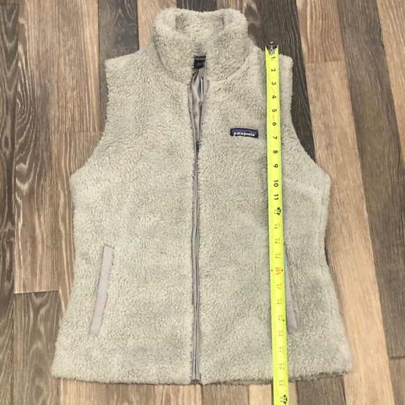 Women’s light grey Patagonia Fleece Vest. Size M.  No tags but Never been worn. - Picture 12 of 12